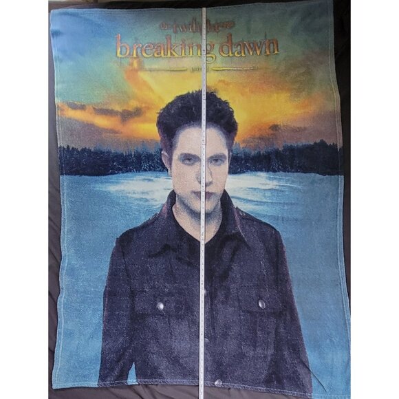 Official Twilight Saga Breaking Dawn Part 2 Fleece Throw - Picture 6 of 9